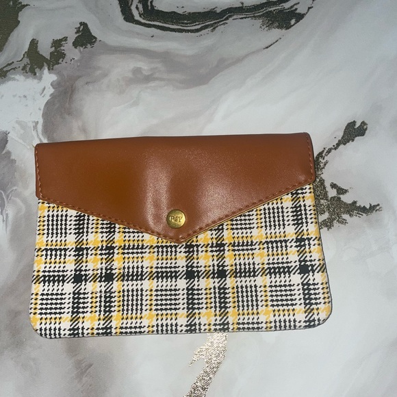 ipsy Handbags - Ipsy plaid pouch with brown yellow and black print very cute and stylish 🫶🏻💗